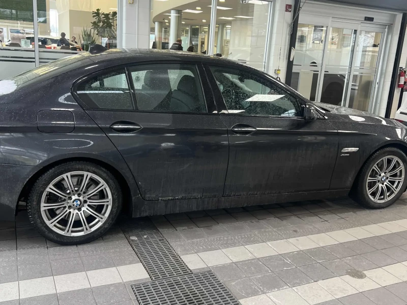 BMW 550 i X-DRIVE* KEYLESS* 360CAM* АвтоКредит(ЦЕНА ДО БГ), снимка 3 - Автомобили и джипове - 53576199