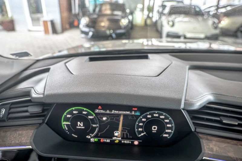 Audi E-Tron 55 95kWh/Quattro/Камера 360/Обдухване/Bang&Olufsen, снимка 10 - Автомобили и джипове - 53580994