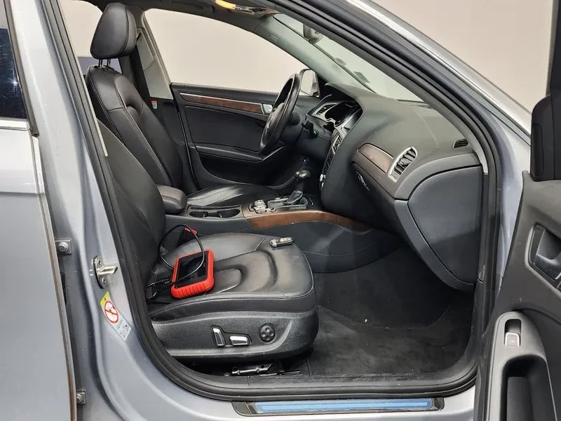 Audi A4 2.0 TDI, снимка 11 - Автомобили и джипове - 54143345