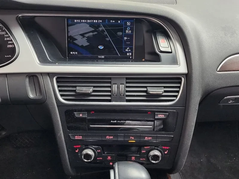 Audi A4 2.0 TDI, снимка 15 - Автомобили и джипове - 54143345