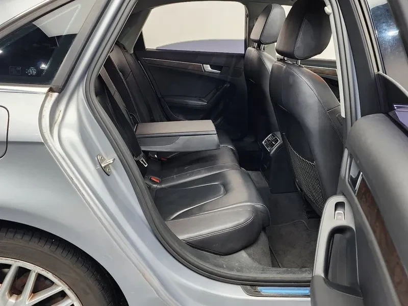 Audi A4 2.0 TDI, снимка 12 - Автомобили и джипове - 54143345