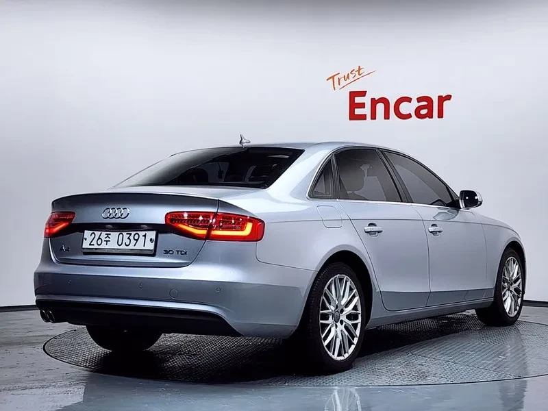 Audi A4 2.0 TDI, снимка 2 - Автомобили и джипове - 54143345