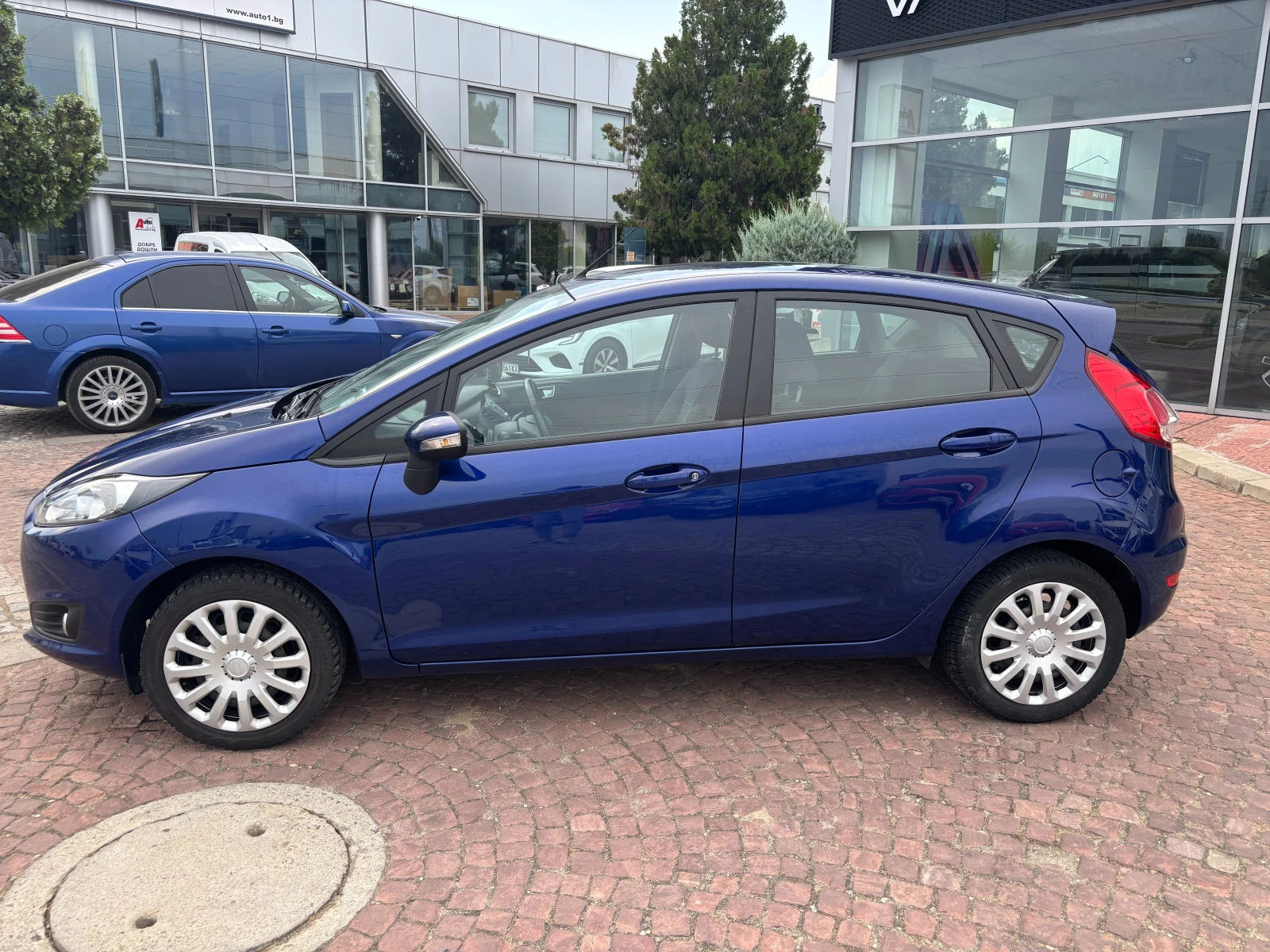 Ford Fiesta 1.2 куб. / 80 к.с. - изображение 6