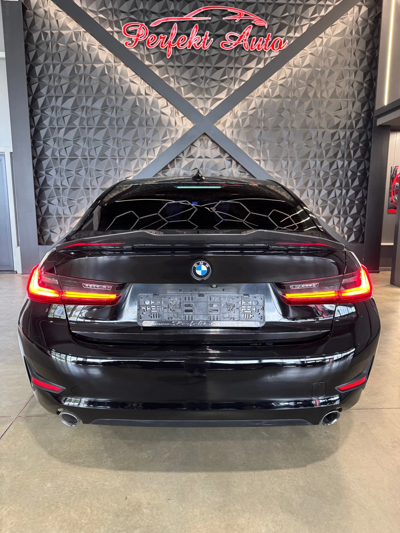BMW 330 i SPORTPACKET* Шибедах* Камера - изображение 4