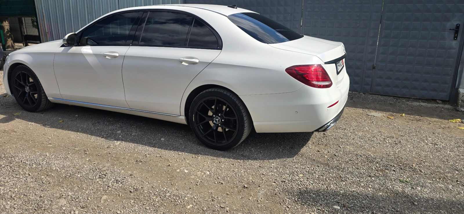 Mercedes-Benz E 220 Е220d, снимка 3 - Автомобили и джипове - 56309379