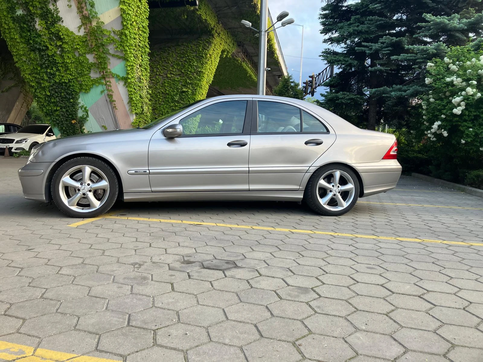 Mercedes-Benz C 220 Реален Пробег Спортен пакет AMG Line - изображение 2