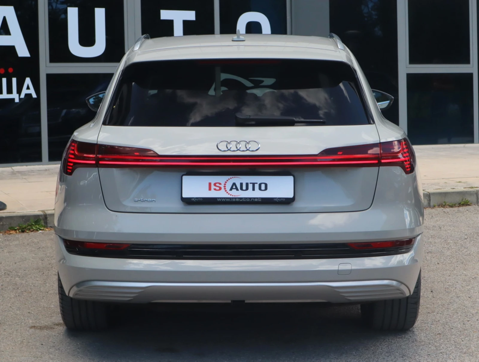Audi E-Tron 55 95kWh/Quattro/Камера 360/Обдухване/Bang&Olufsen, снимка 5 - Автомобили и джипове - 53580994