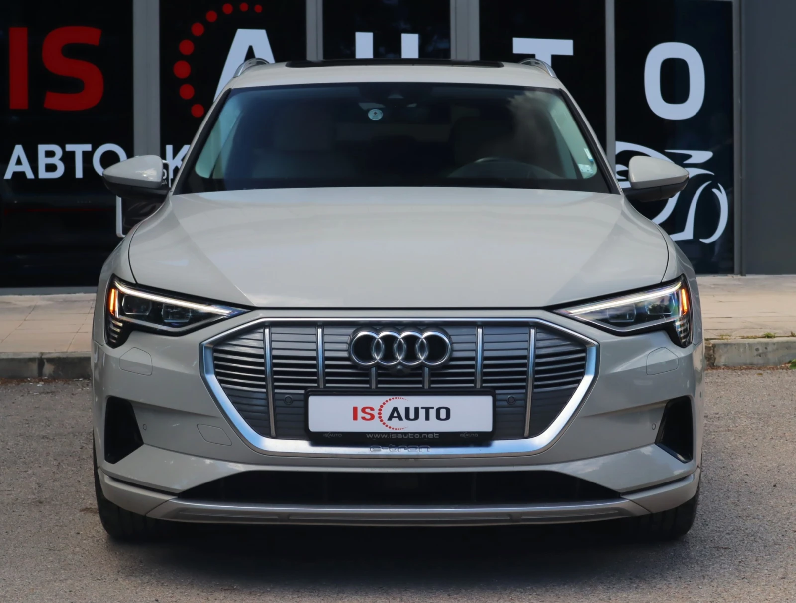 Audi E-Tron 55 95kWh/Quattro/Камера 360/Обдухване/Bang&Olufsen, снимка 2 - Автомобили и джипове - 53580994