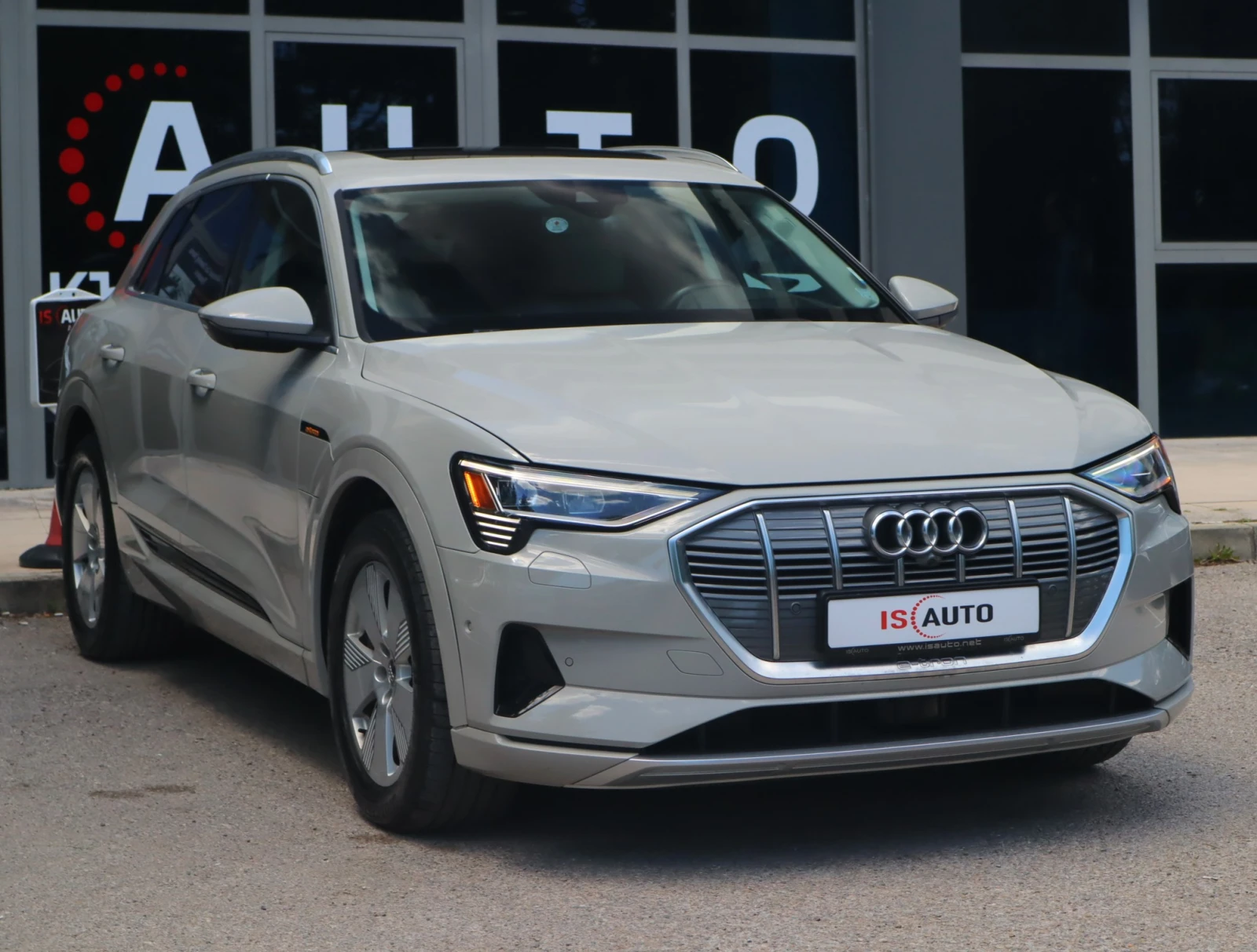 Audi E-Tron 55 95kWh/Quattro/Камера 360/Обдухване/Bang&Olufsen, снимка 3 - Автомобили и джипове - 53580994