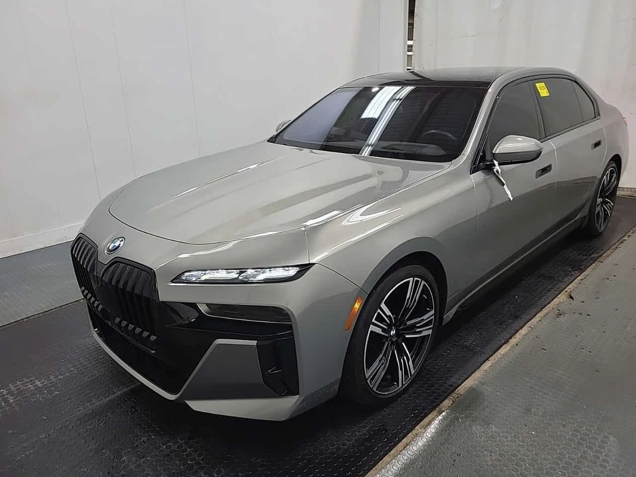 BMW i7 XDRIVE60* ������� * SWAROWSKI* HEADUP* 360 | Mobile.bg � ����������� 1