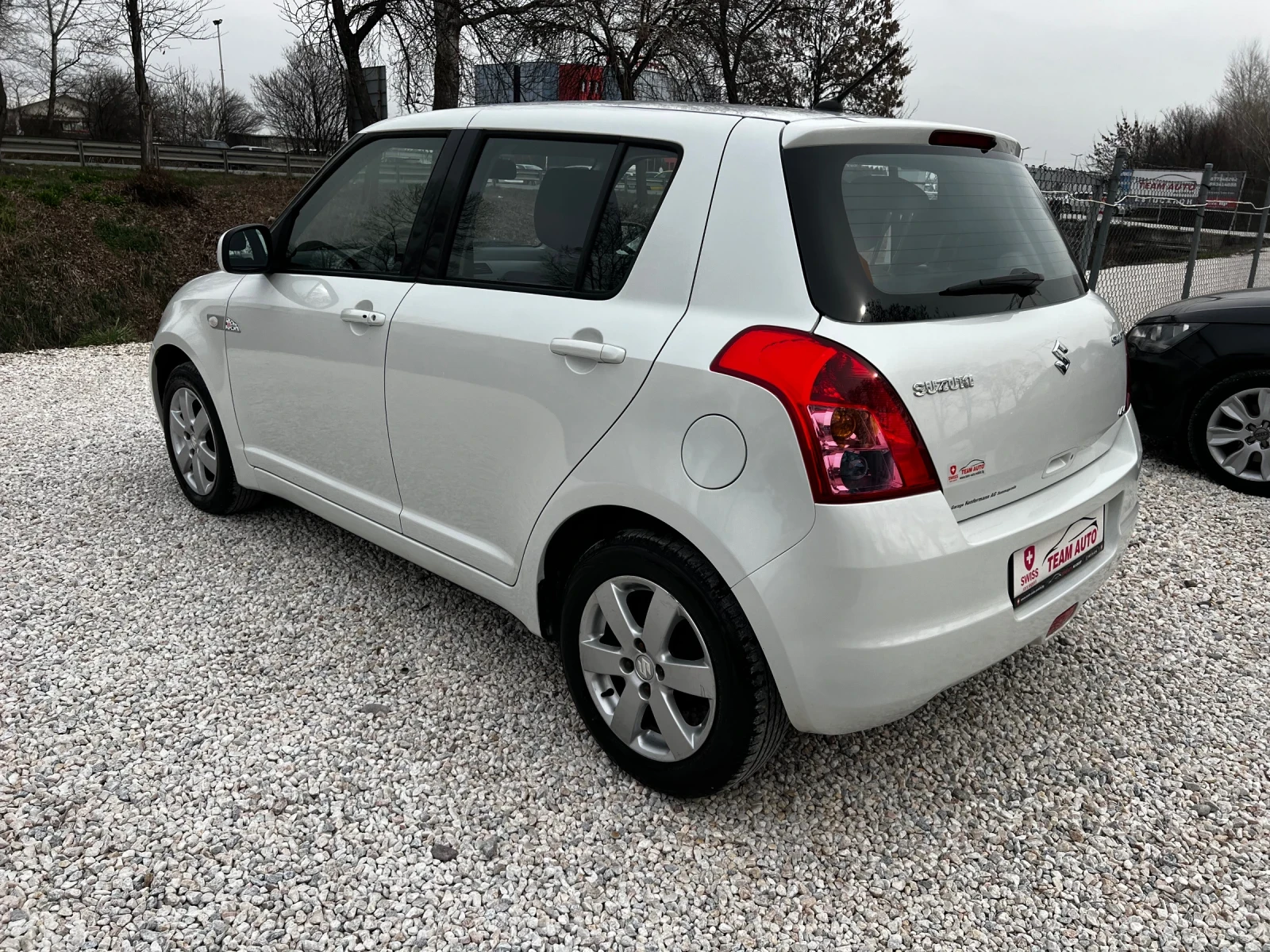 Suzuki Swift 1.3i 4x4 NAVI EDITION 101 | Mobile.bg � ����������� 6