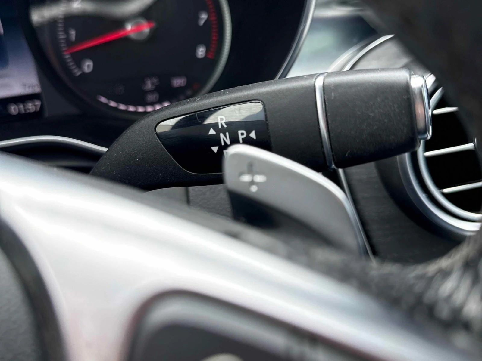 Mercedes-Benz C 400 РЕГИСТРАЦИЯ & ОБСЛУЖВАНЕ, снимка 14 - Автомобили и джипове - 54156270