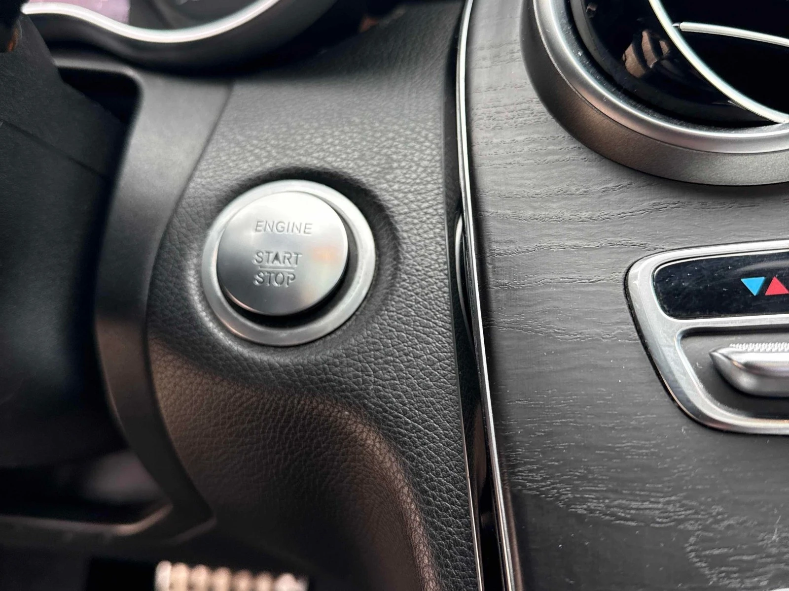 Mercedes-Benz C 400 РЕГИСТРАЦИЯ & ОБСЛУЖВАНЕ, снимка 12 - Автомобили и джипове - 54156270