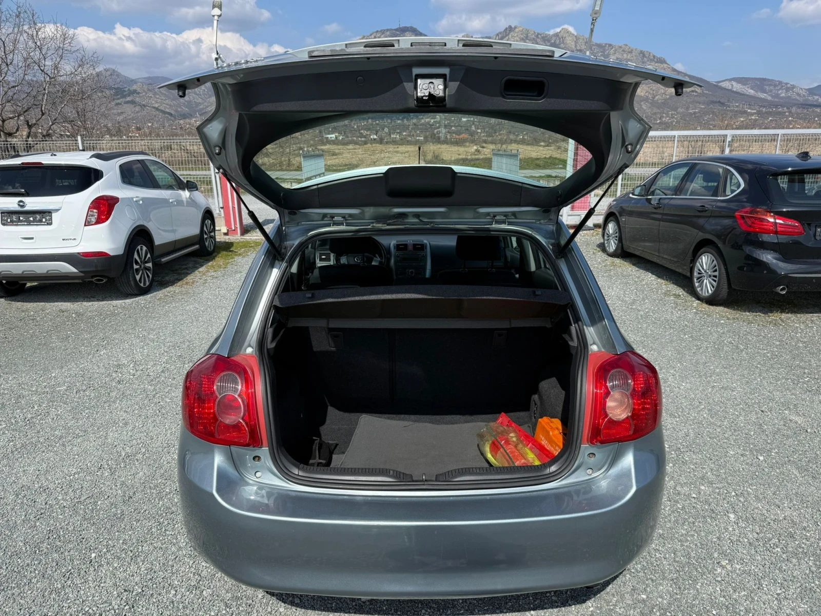 Toyota Auris (KATO НОВА), снимка 13 - Автомобили и джипове - 54224948