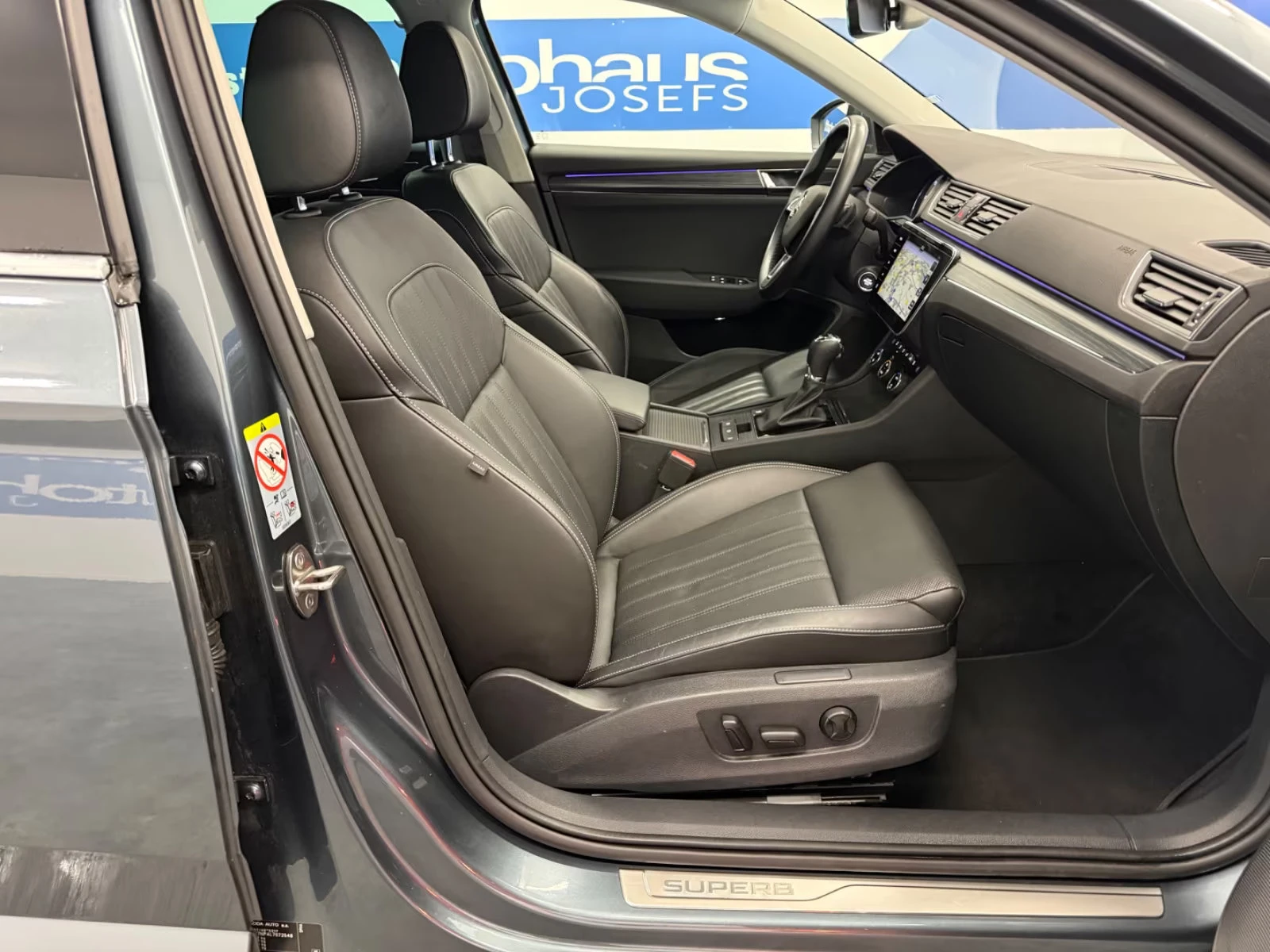 Skoda Superb PREMIUM/190HP/4X4/ACC/MATRIX/321z, снимка 14 - Автомобили и джипове - 54269766