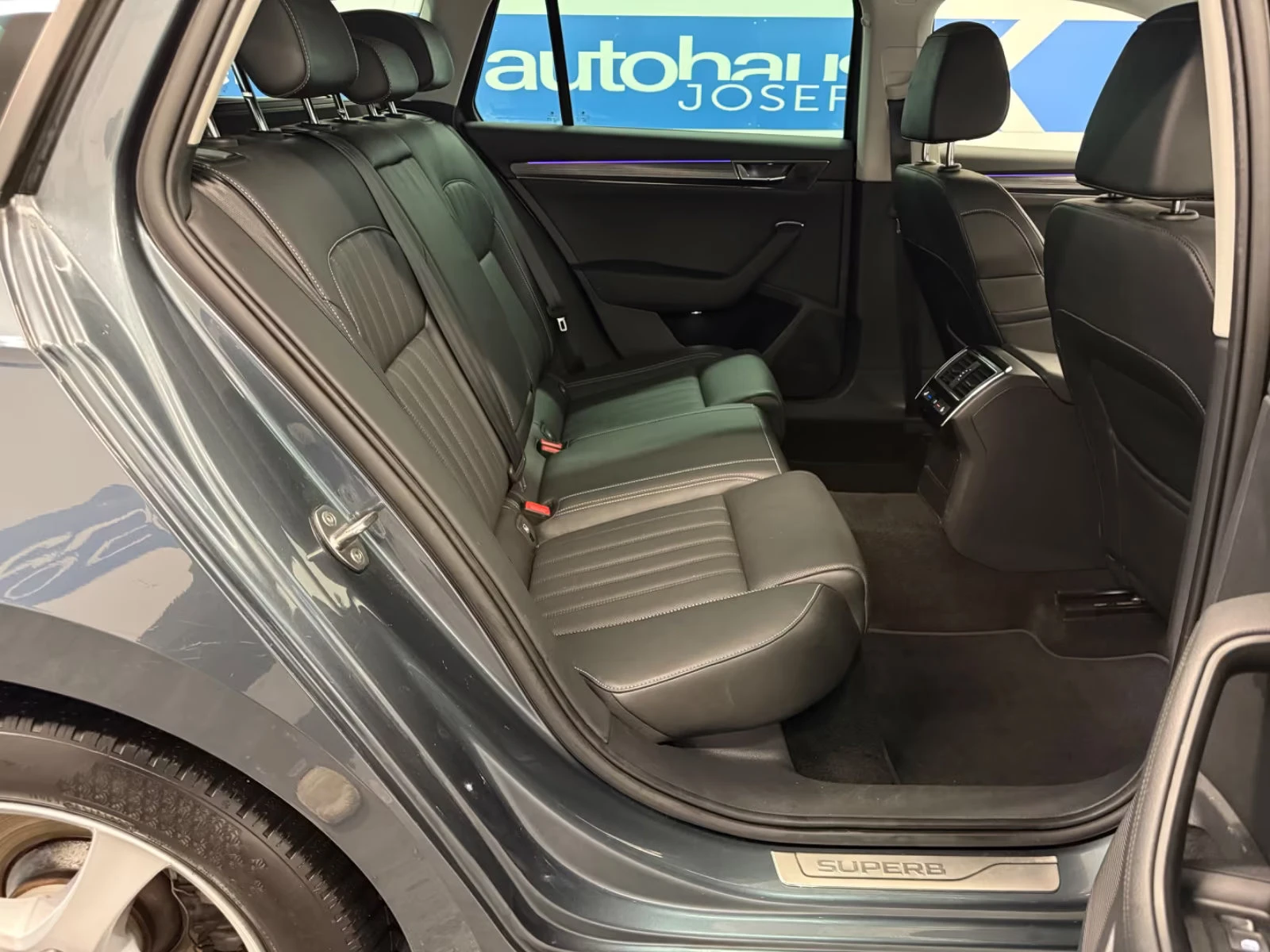 Skoda Superb PREMIUM/190HP/4X4/ACC/MATRIX/321z, снимка 16 - Автомобили и джипове - 54269766