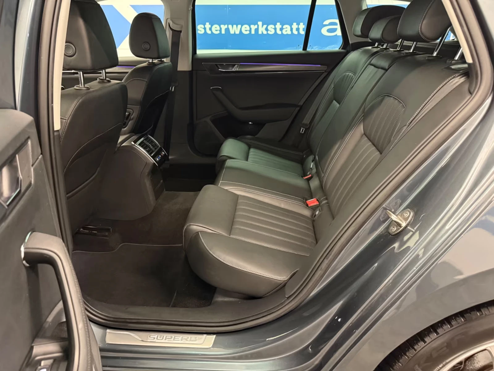 Skoda Superb PREMIUM/190HP/4X4/ACC/MATRIX/321z, снимка 15 - Автомобили и джипове - 54269766