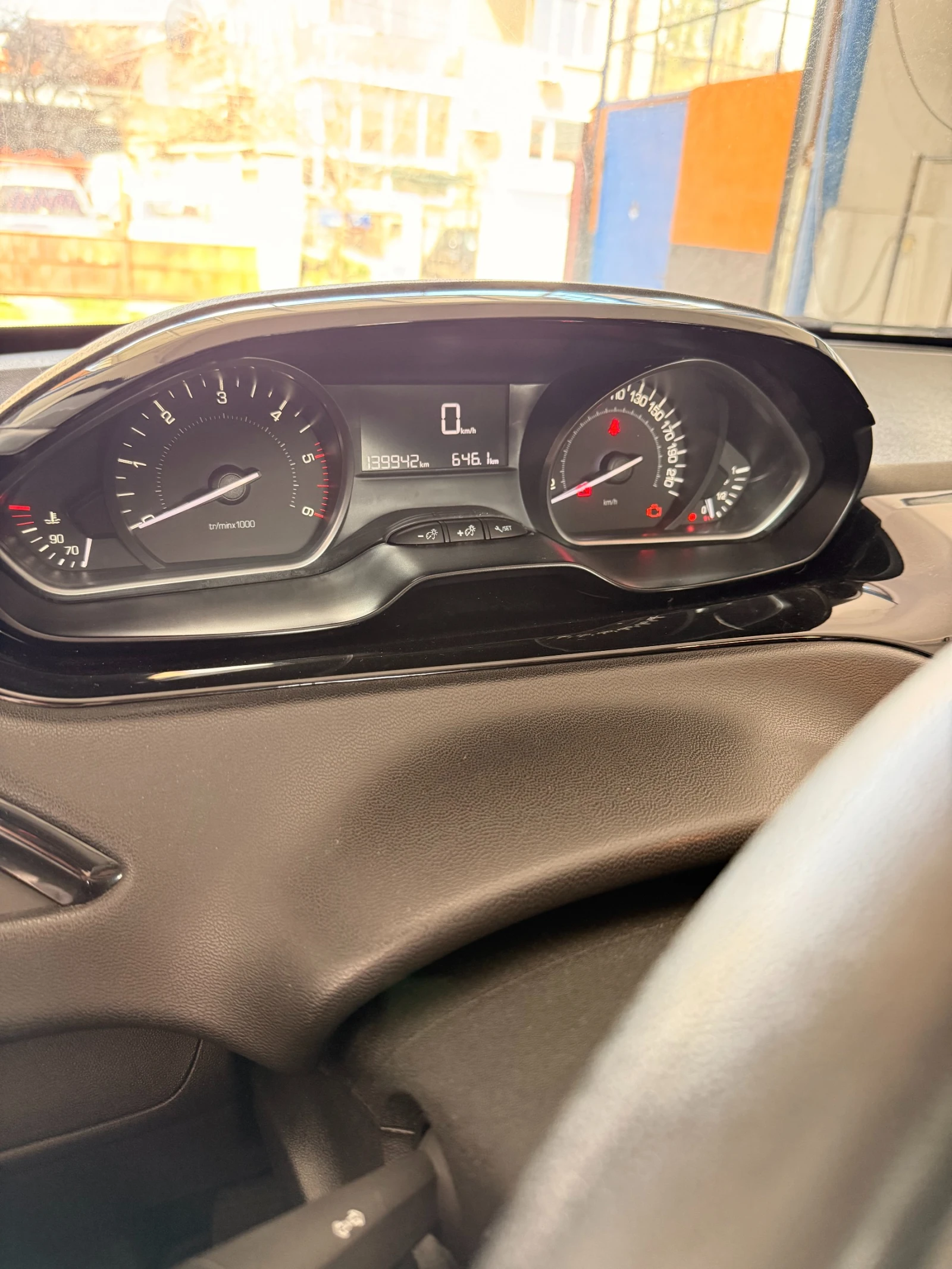 Peugeot 208, снимка 2 - Автомобили и джипове - 54282029