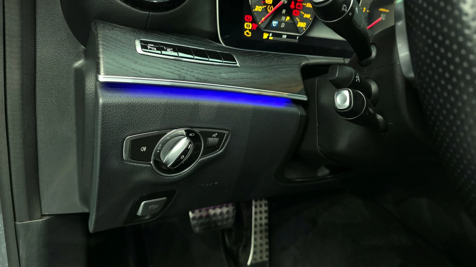 Mercedes-Benz E 220 AMG PK* DIGITAL* HEAD-UP* KEYLESS* КРАЙАН ЦЕНА, снимка 11 - Автомобили и джипове - 54572856