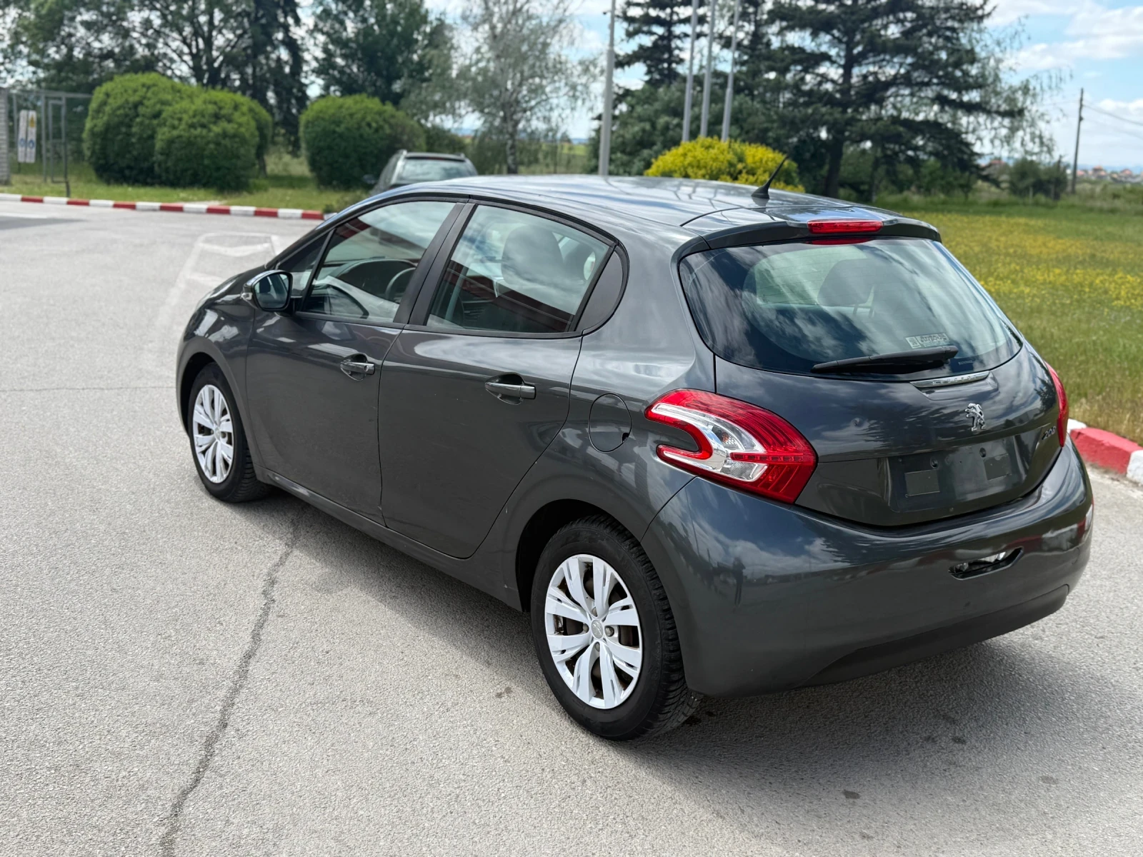Peugeot 208 1.4 газов инжекцион, снимка 5 - Автомобили и джипове - 54592820