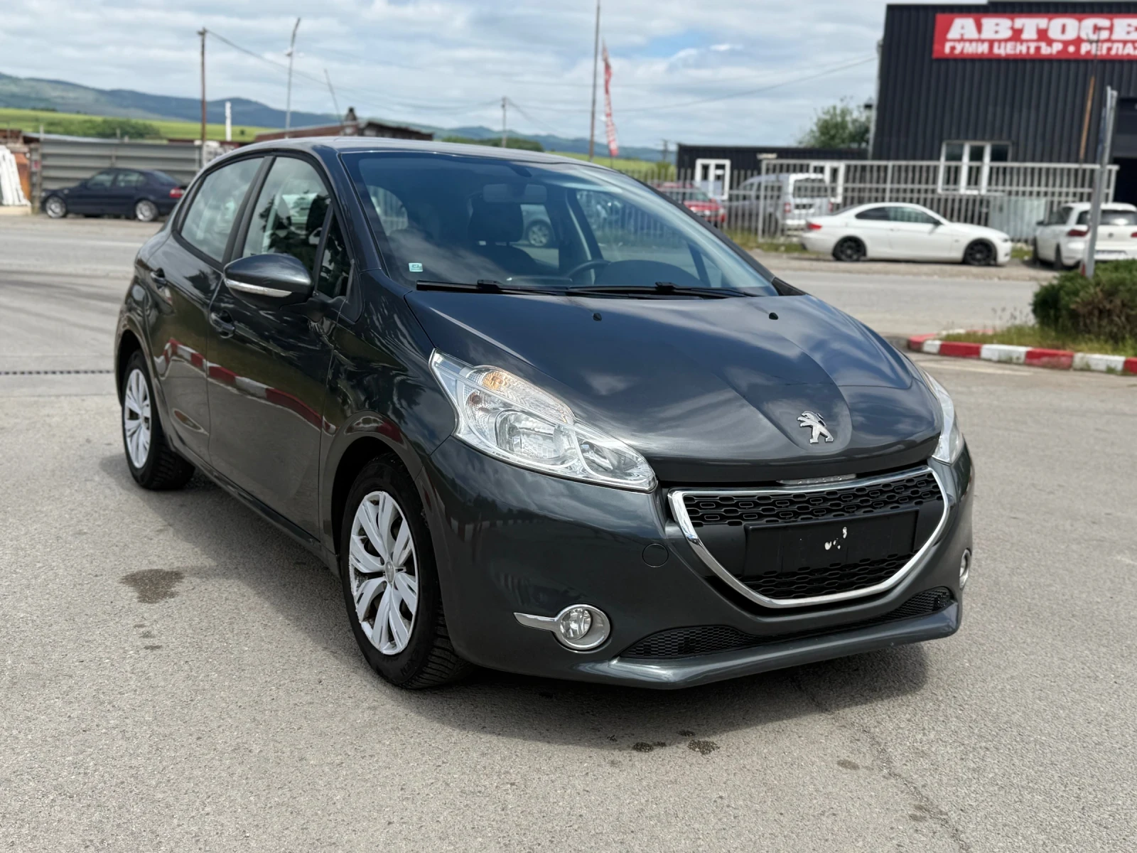 Peugeot 208 1.4 газов инжекцион, снимка 2 - Автомобили и джипове - 54592820