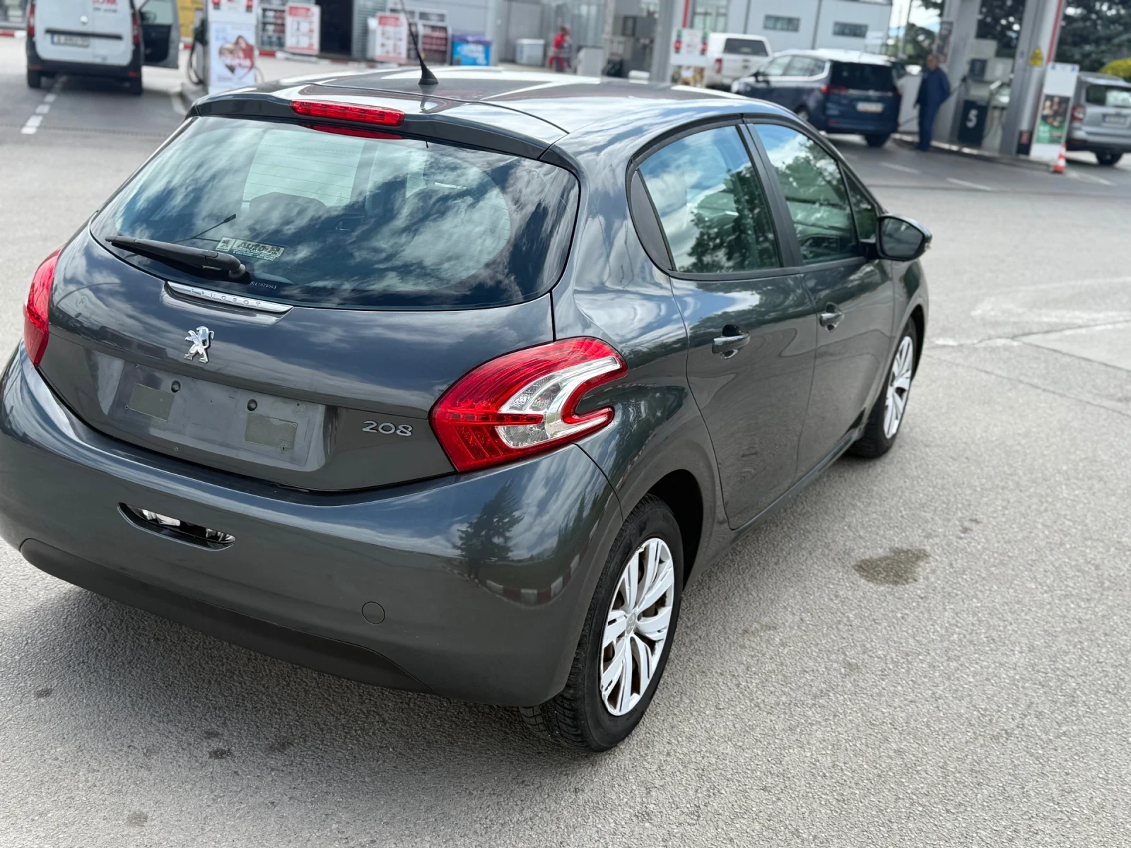Peugeot 208 1.4 газов инжекцион, снимка 4 - Автомобили и джипове - 54592820