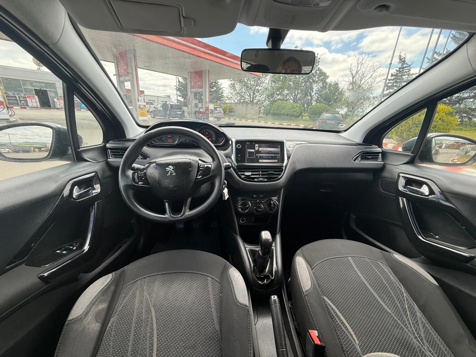 Peugeot 208 1.4 газов инжекцион, снимка 6 - Автомобили и джипове - 54592820
