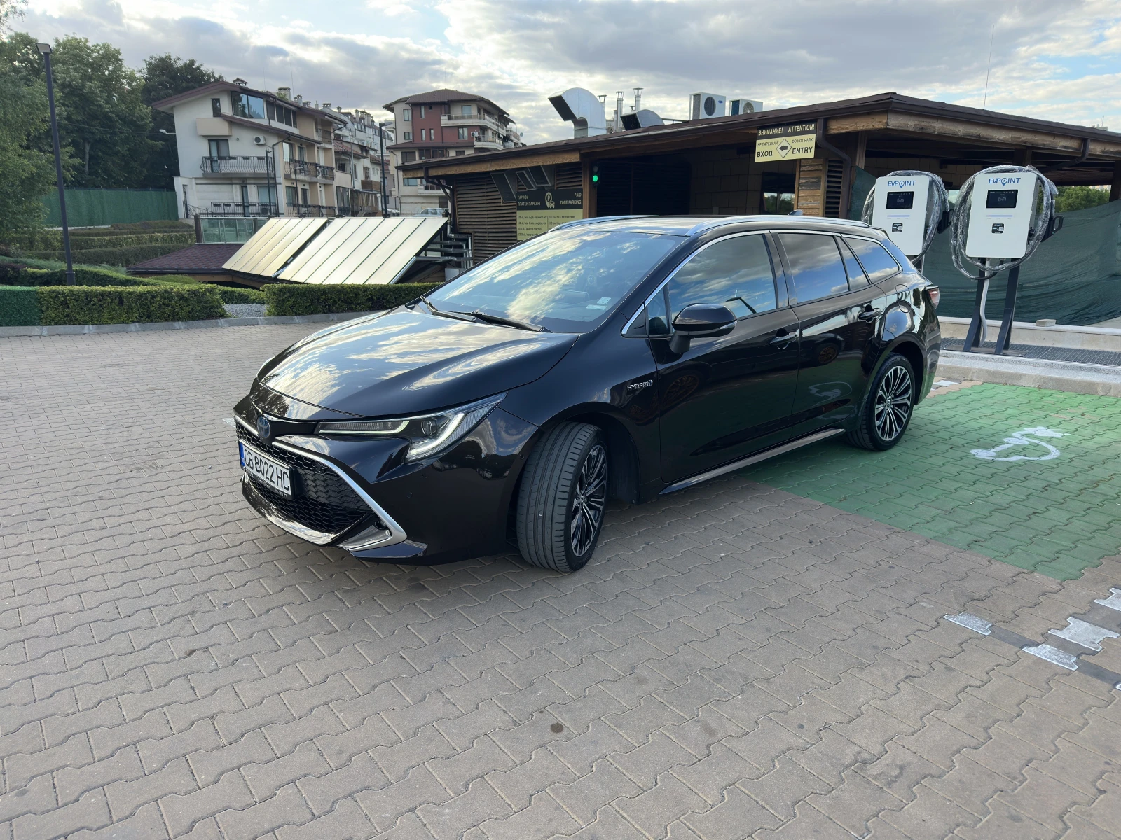 Toyota Corolla 1.8 Hybrid Luxury Гаранция , снимка 2 - Автомобили и джипове - 54994479