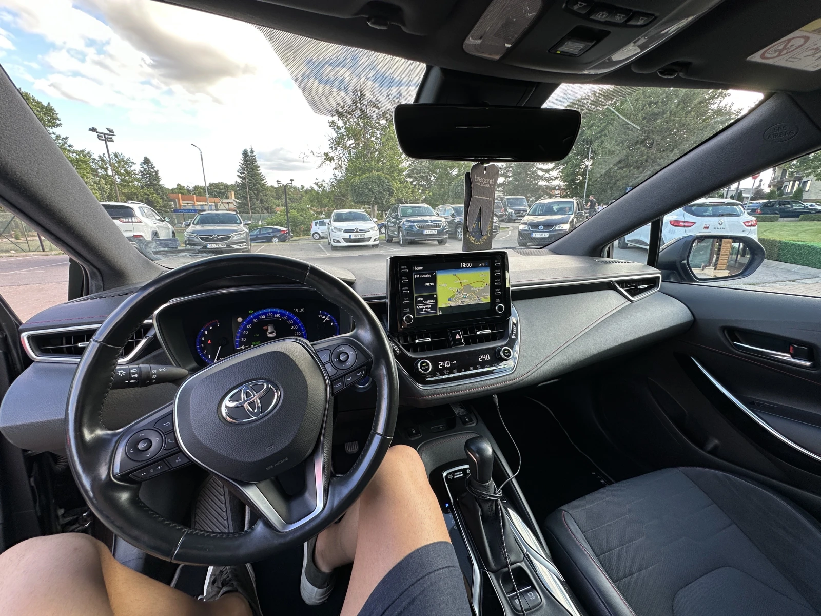 Toyota Corolla 1.8 Hybrid Luxury Гаранция , снимка 5 - Автомобили и джипове - 54994479