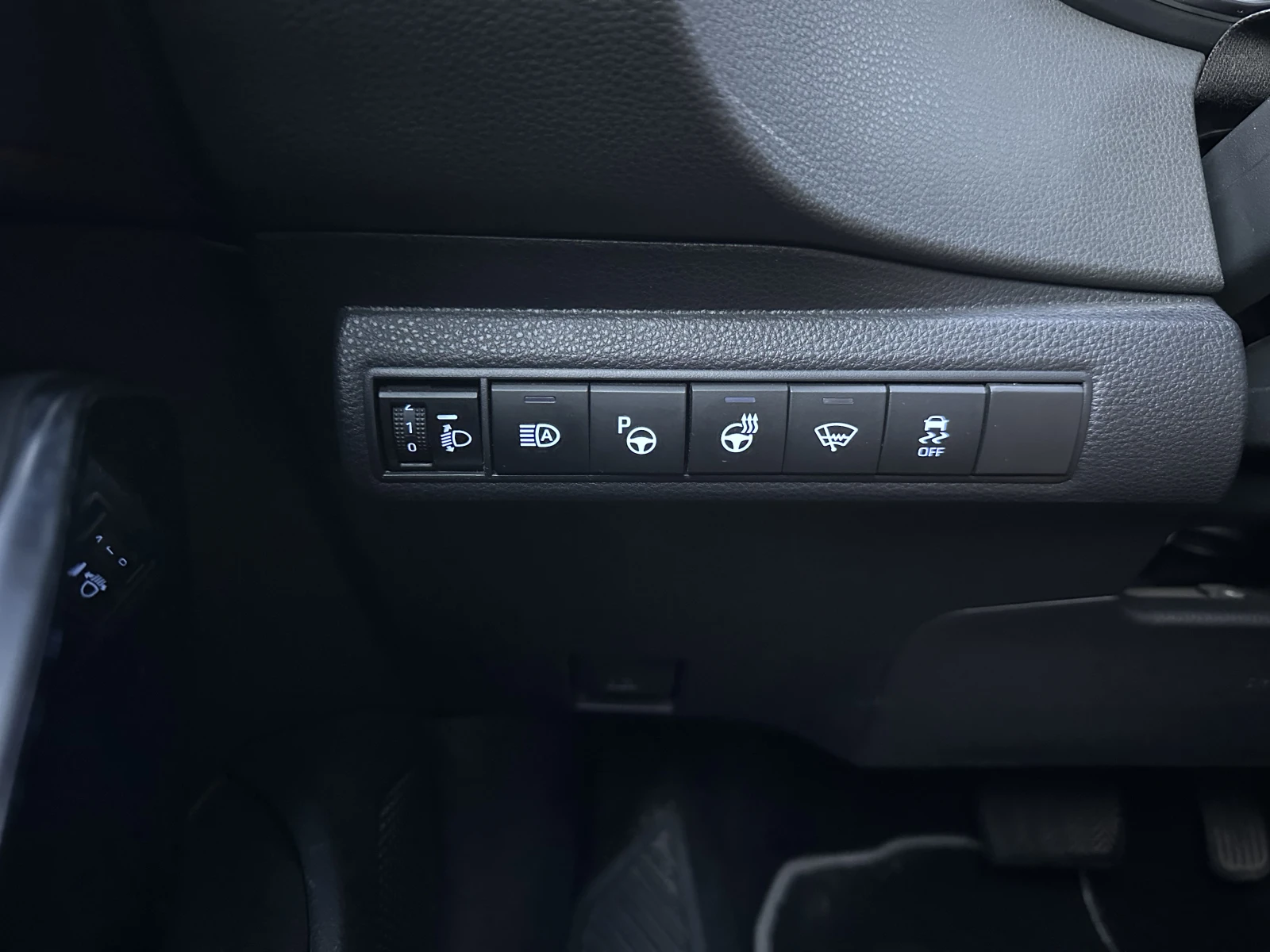 Toyota Corolla 1.8 Hybrid Luxury Гаранция , снимка 8 - Автомобили и джипове - 54994479