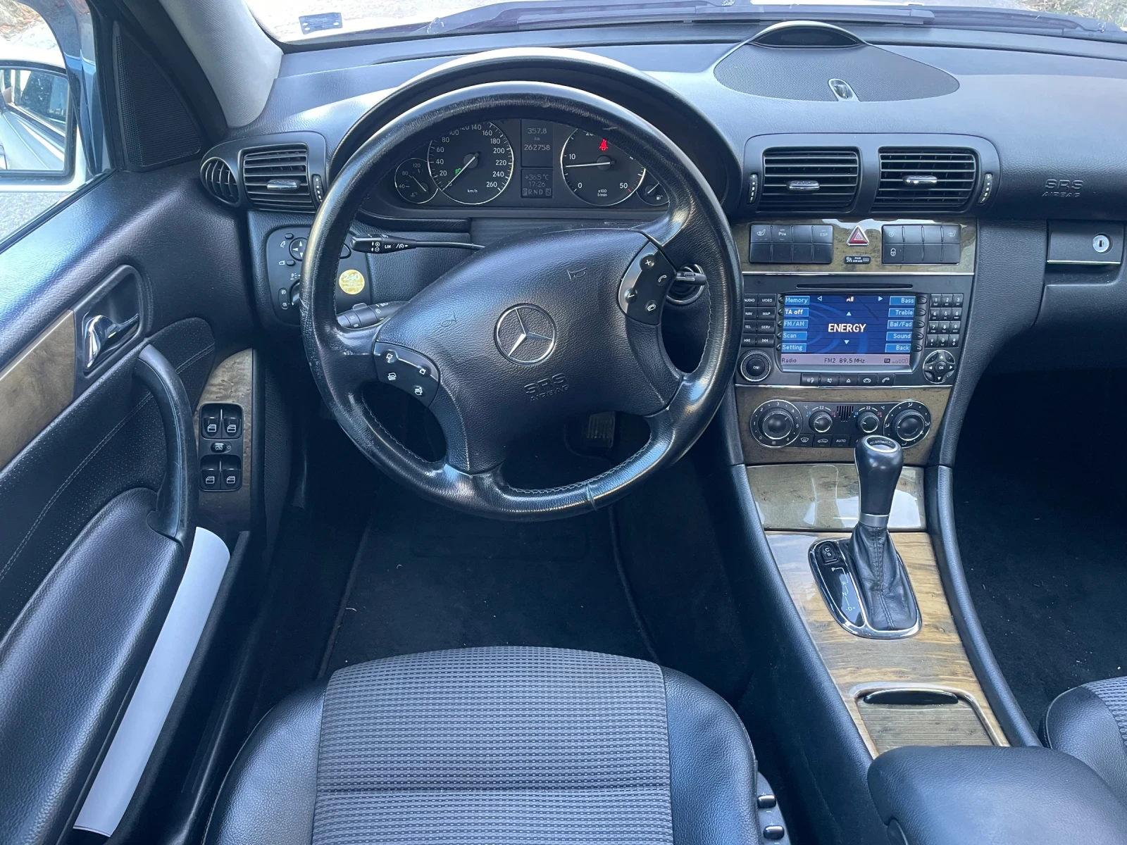 Mercedes-Benz C 320 V6 🔝, снимка 10 - Автомобили и джипове - 55631401