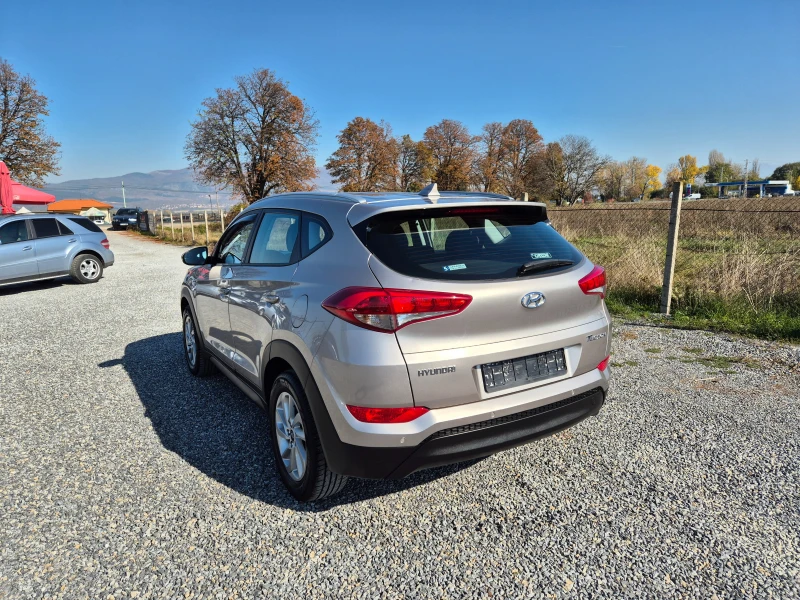 Hyundai Tucson 1.7CRDi* AUTOMAT* , снимка 4 - Автомобили и джипове - 47736092