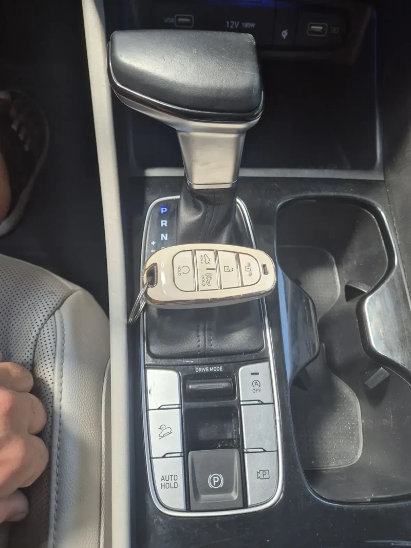 Hyundai Tucson, снимка 17 - Автомобили и джипове - 51491534