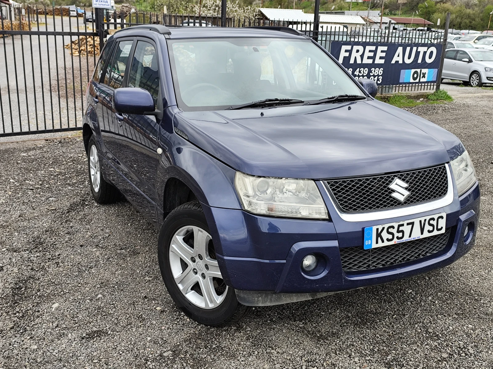 Suzuki Grand vitara 2.0i КЛИМА 4Х4  - изображение 2
