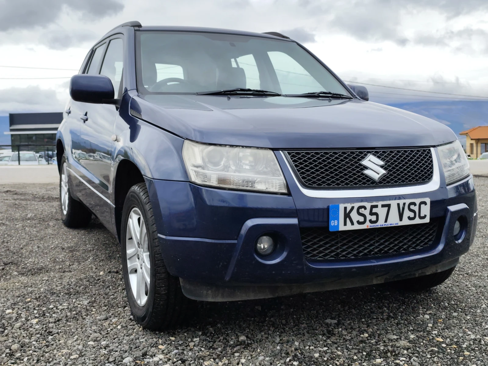 Suzuki Grand vitara 2.0i КЛИМА 4Х4  - изображение 4
