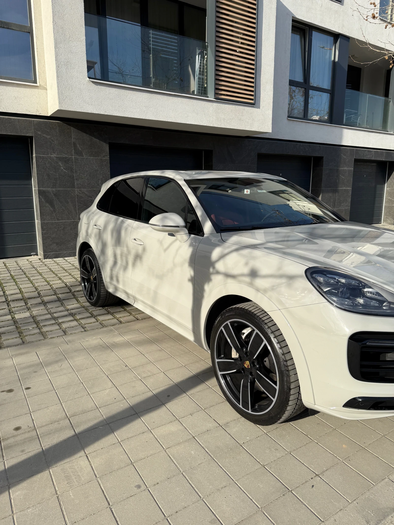Porsche Cayenne Platinum Edition.Panorama.Bose.Keyless.ЧервенСалон - изображение 3