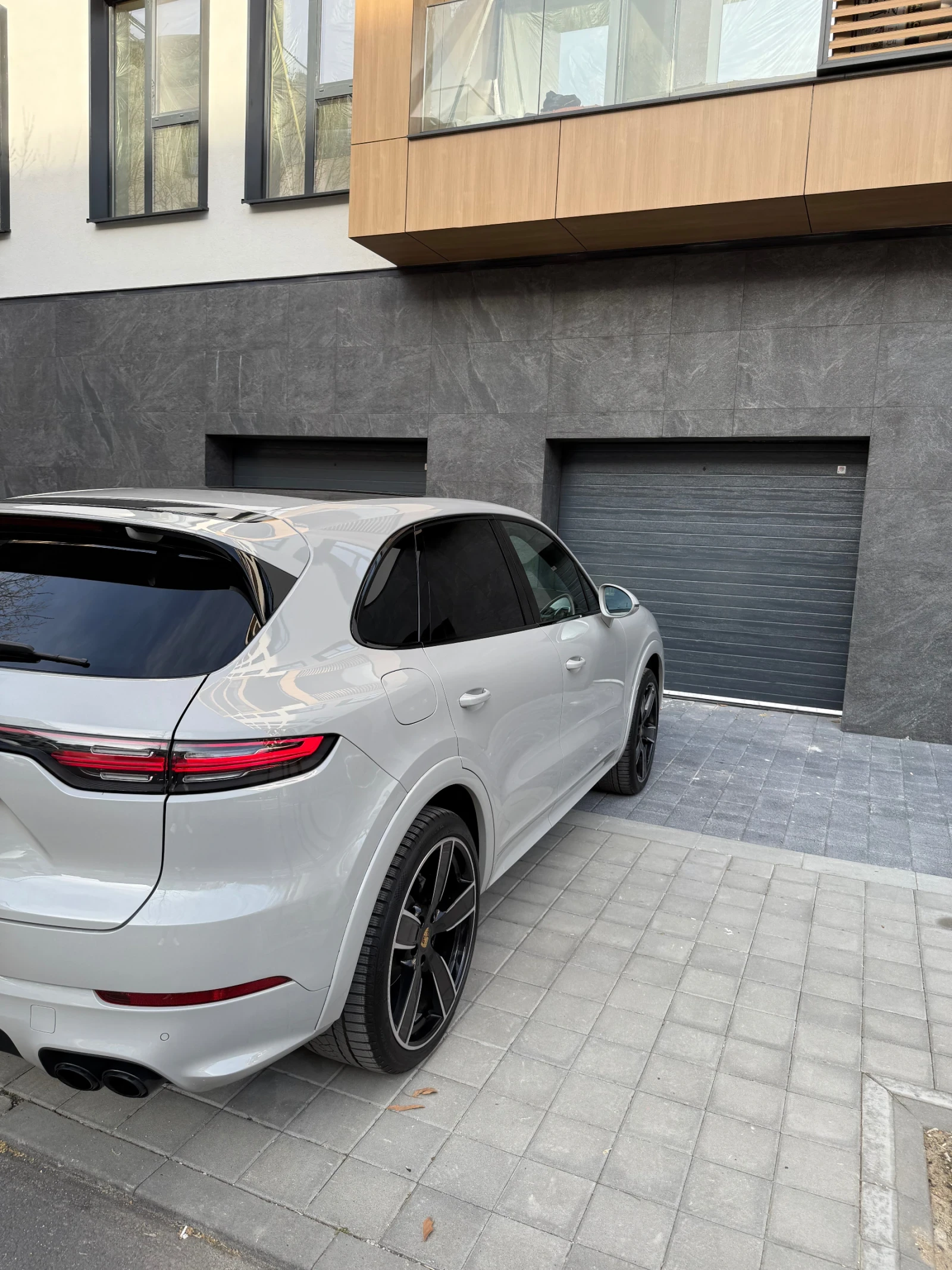 Porsche Cayenne Platinum Edition.Panorama.Bose.Keyless.ЧервенСалон - изображение 10