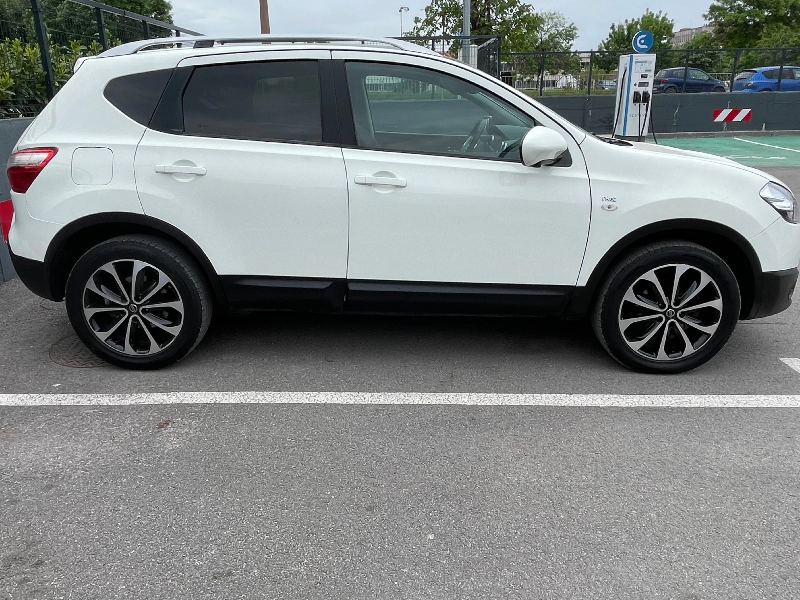 Nissan Qashqai 1.6 газ BRC навигация камера 360 градуса панорама , снимка 7 - Автомобили и джипове - 54211096