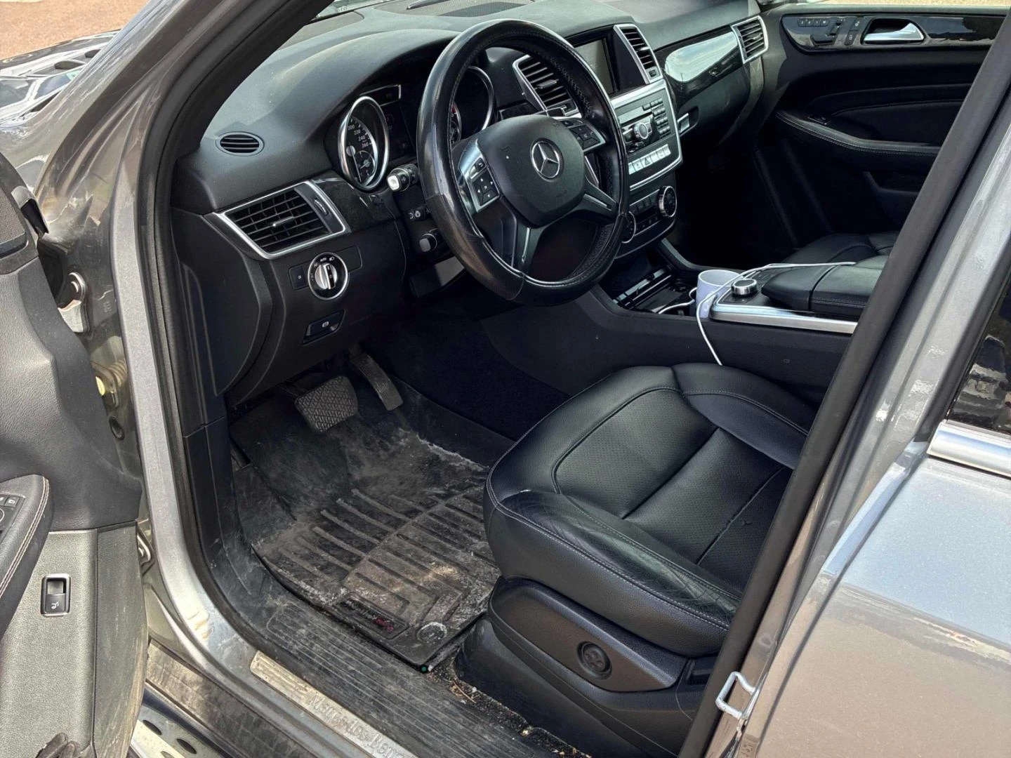 Mercedes-Benz ML 350 BlueTEC* Pano* Amg-pack* Back cam* Подгрев* KEYLES, снимка 8 - Автомобили и джипове - 54612003