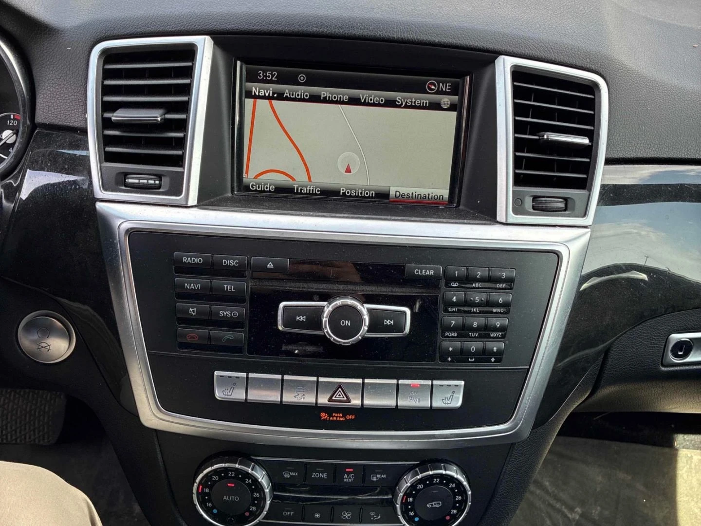 Mercedes-Benz ML 350 BlueTEC* Pano* Amg-pack* Back cam* Подгрев* KEYLES, снимка 9 - Автомобили и джипове - 54612003