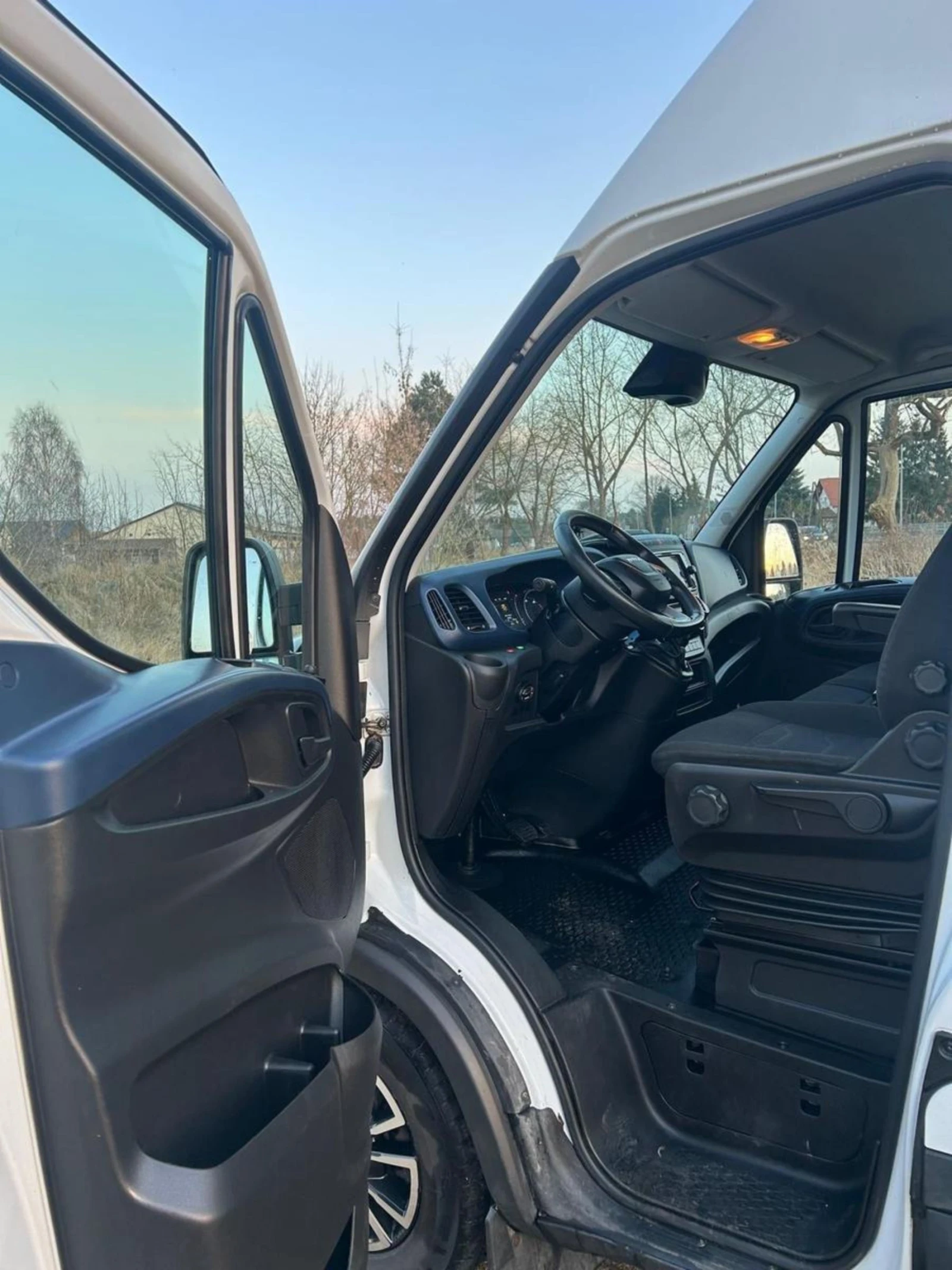 Iveco Daily 3.0 179k.c. 8G Himatic, снимка 12 - Бусове и автобуси - 53829390