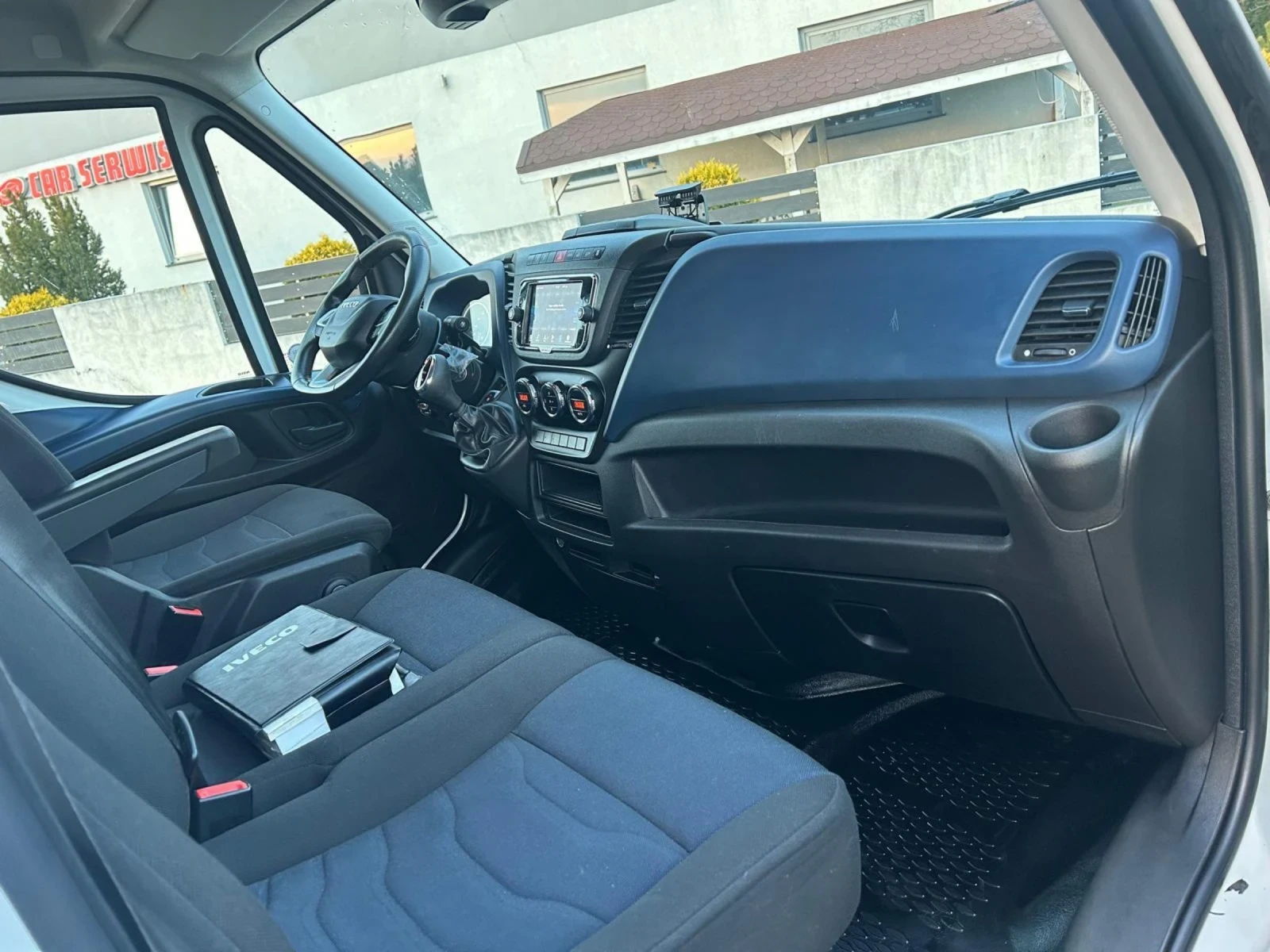 Iveco Daily 3.0 179k.c. 8G Himatic, снимка 13 - Бусове и автобуси - 53829390