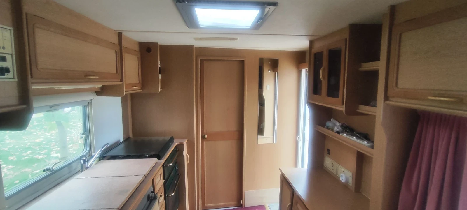 Каравана Swift Sandymere, снимка 11 - Каравани и кемпери - 53707035