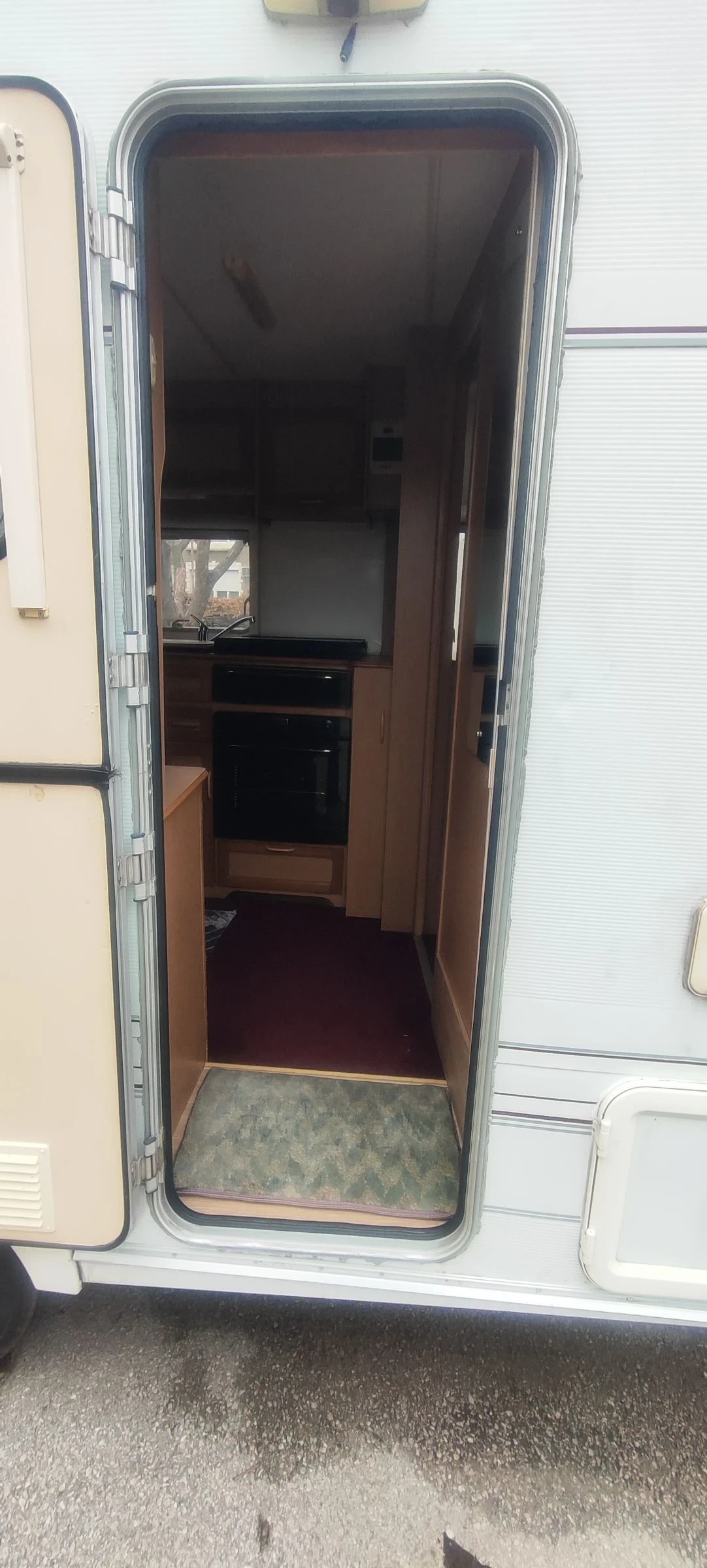 Каравана Swift Sandymere, снимка 7 - Каравани и кемпери - 53707035