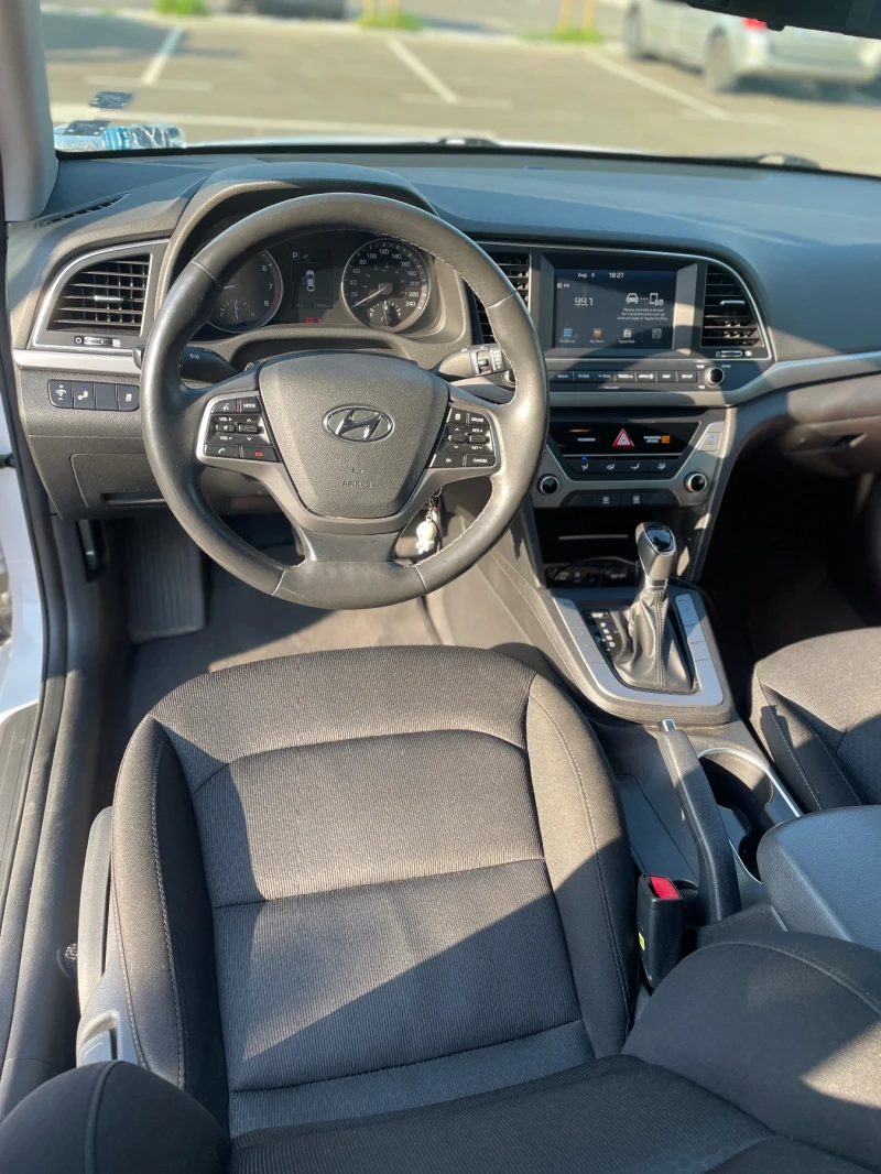 Hyundai Elantra, снимка 10 - Автомобили и джипове - 47163279