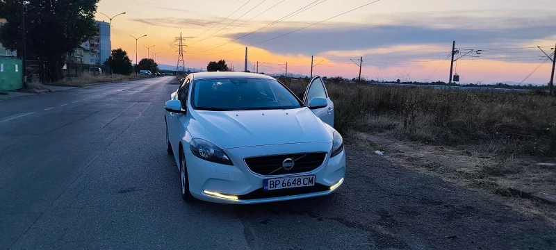 Volvo V40 1.6 D, снимка 2 - Автомобили и джипове - 52003157