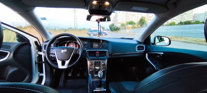 Volvo V40 1.6 D, снимка 8 - Автомобили и джипове - 52003157