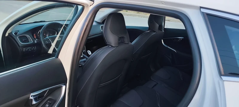 Volvo V40 1.6 D, снимка 10 - Автомобили и джипове - 52003157