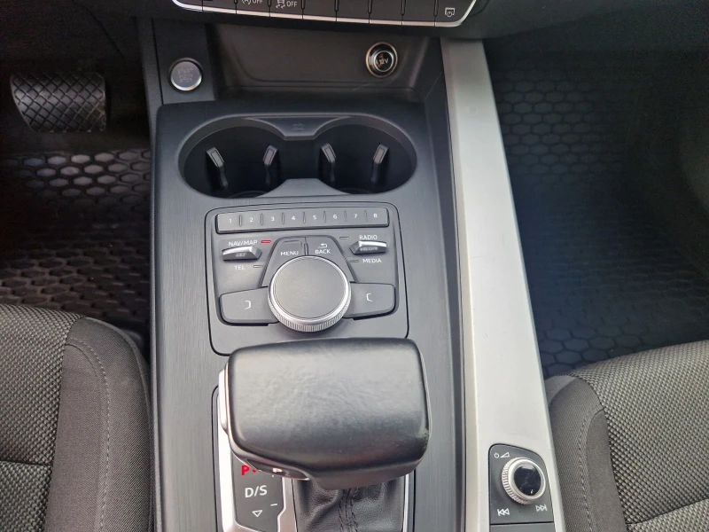 Audi A4 2.0 TDI, снимка 15 - Автомобили и джипове - 52036581