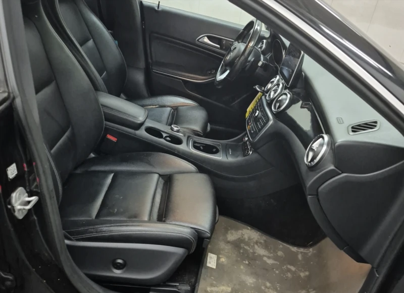 Mercedes-Benz CLA 250 4MATIC, снимка 12 - Автомобили и джипове - 52749730